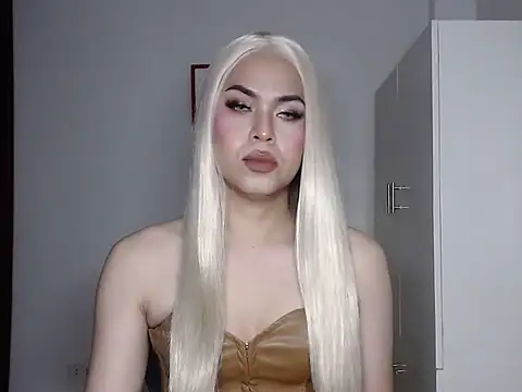 Snapshot of MistressLuna1 chatting on 10/03/25, 01:30 MistressLuna1 online show from 10/03/25, 01:30
