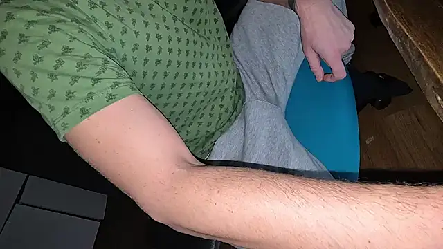 Snapshot of -luckybong- chatting on 12/13/24, 10:02 -luckybong- online show from 12/13/24, 10:02