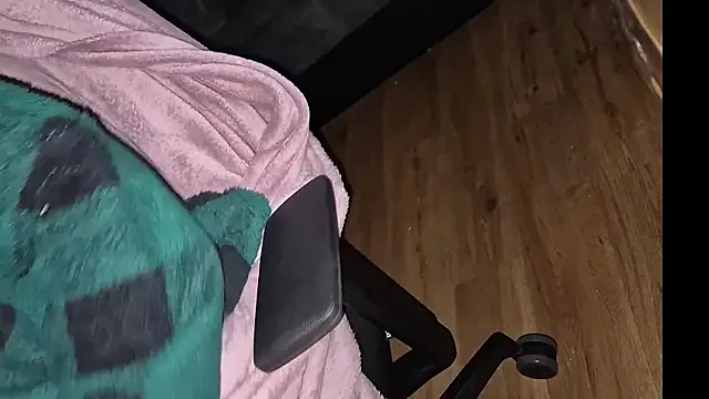 Snapshot of -luckybong- chatting on 03/09/25, 09:14 -luckybong- online show from 03/09/25, 09:14