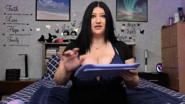 Snapshot of Rayna chatting on 01/27/25, 06:20 Rayna online show from 01/27/25, 06:20