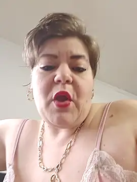 Snapshot of cindybbwsquirt chatting on 10/18/25, 05:43 cindybbwsquirt online show from 10/18/25, 05:43