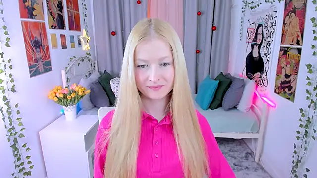 Laly Peach online show from 12/13/24, 11:23