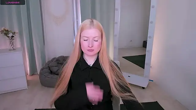 Laly Peach online show from 03/29/26, 11:54