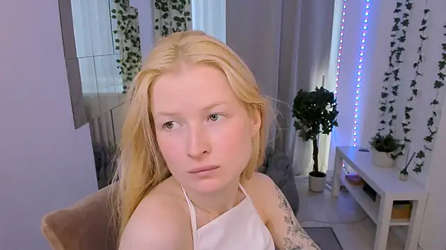 Snapshot of Laly_Peach chatting on 07/29/26, 09:29 Laly Peach online show from 07/29/26, 09:29