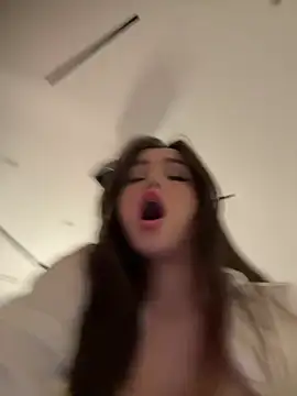 Snapshot of stefannichka chatting on 02/06/25, 11:04 stefannichka online show from 02/06/25, 11:04