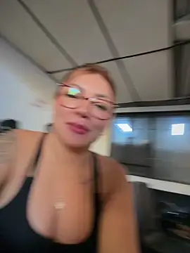 Snapshot of DIANITA_1988 chatting on 05/27/26, 02:25 DIANITA 1988 online show from 05/27/26, 02:25