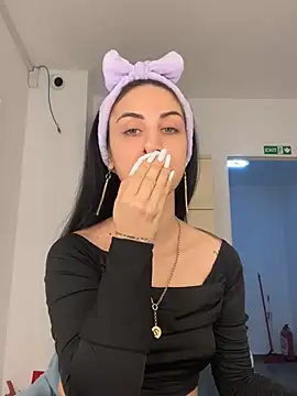 MeganHopeX online show from 12/31/24, 06:37