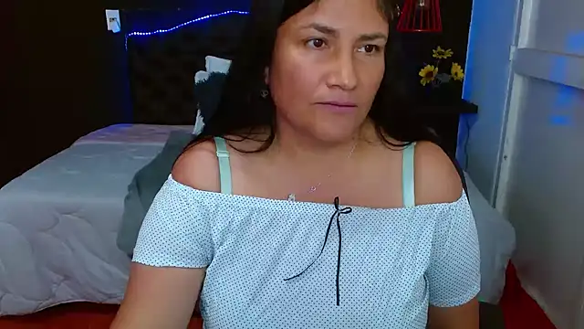 Snapshot of salomexlove_20 chatting on 02/22/25, 05:35 salomexlove 20 online show from 02/22/25, 05:35