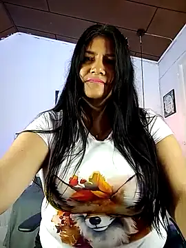 Snapshot of salomexlove_20 chatting on 03/05/25, 12:44 salomexlove 20 online show from 03/05/25, 12:44