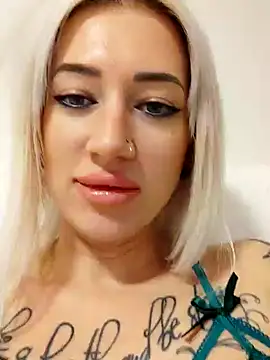 Snapshot of Fuck-Gina chatting on 01/04/25, 12:16 Fuck-Gina online show from 01/04/25, 12:16