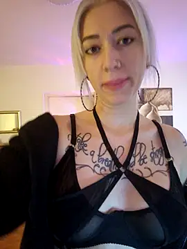 Snapshot of Fuck-Gina chatting on 03/18/25, 05:09 Fuck-Gina online show from 03/18/25, 05:09