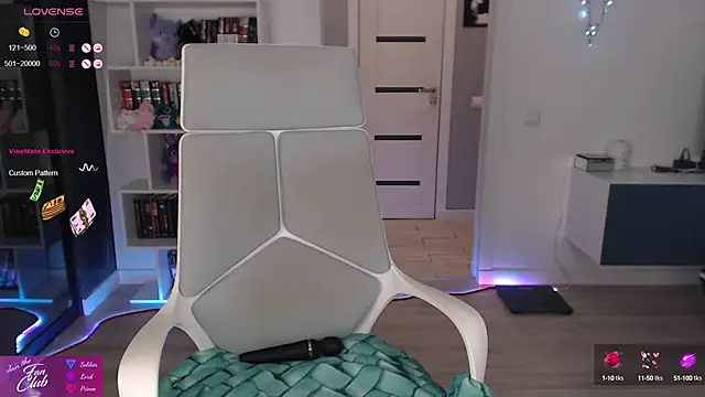 Emma Bryan online show from 09/27/25, 08:58