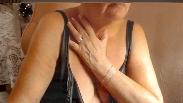 Snapshot of GrannyChrissy68 chatting on 12/27/24, 10:26 GrannyChrissy68 online show from 12/27/24, 10:26