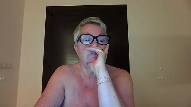 Snapshot of GrannyChrissy68 chatting on 10/02/25, 09:22 GrannyChrissy68 online show from 10/02/25, 09:22