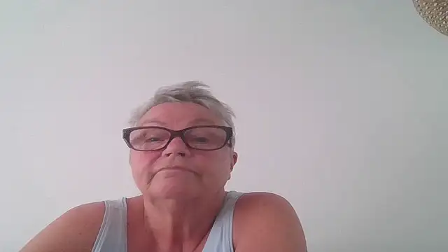 Snapshot of GrannyChrissy68 chatting on 10/06/25, 02:36 GrannyChrissy68 online show from 10/06/25, 02:36