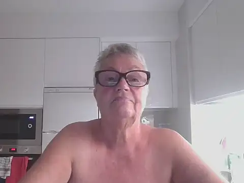 Snapshot of GrannyChrissy68 chatting on 10/11/25, 09:02 GrannyChrissy68 online show from 10/11/25, 09:02
