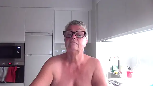 Snapshot of GrannyChrissy68 chatting on 10/16/25, 09:49 GrannyChrissy68 online show from 10/16/25, 09:49