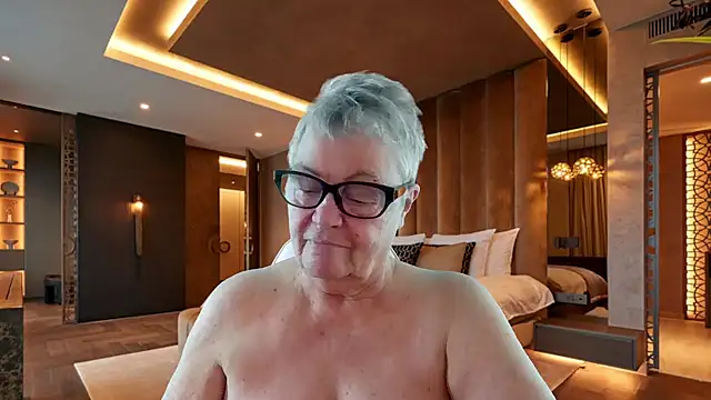 GrannyChrissy68 online show from 12/18/25, 01:06