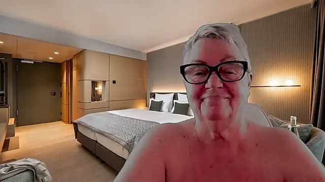 GrannyChrissy68 online show from 01/11/26, 03:39