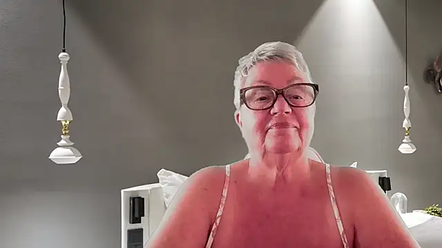 GrannyChrissy68 online show from 02/08/26, 10:57
