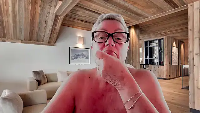 GrannyChrissy68 online show from 02/18/26, 09:44