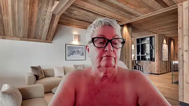 GrannyChrissy68 online show from 02/19/26, 05:53