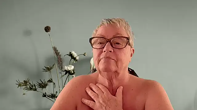 GrannyChrissy68 online show from 03/19/26, 03:38