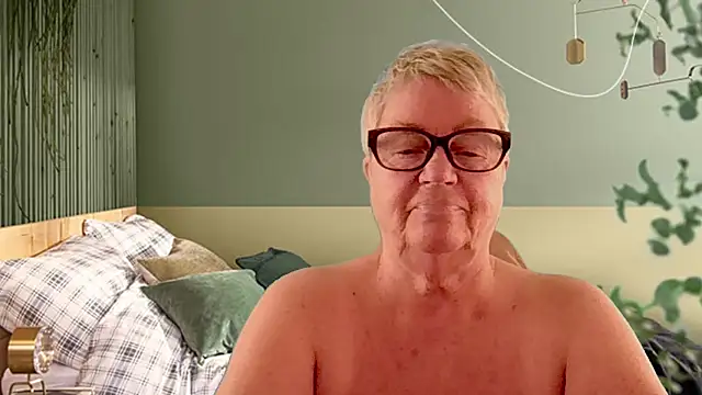 GrannyChrissy68 online show from 03/25/26, 01:28