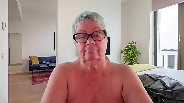 GrannyChrissy68 online show from 04/21/26, 12:33