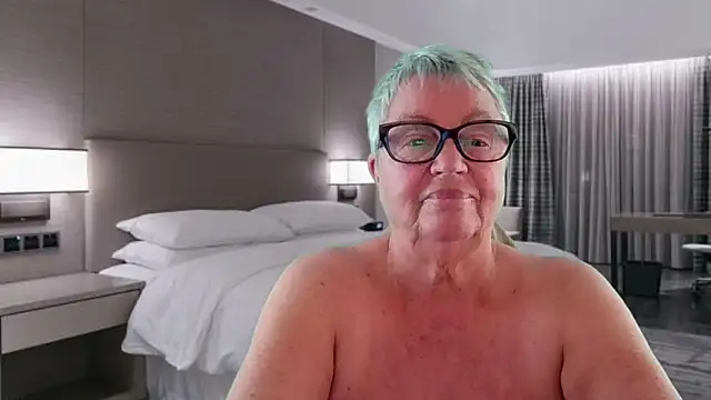 GrannyChrissy68 online show from 05/17/26, 09:22