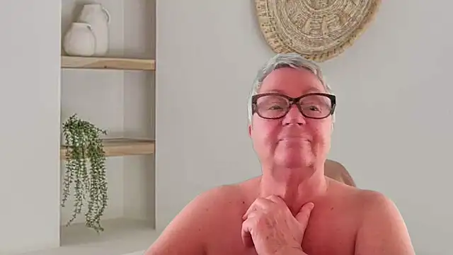 GrannyChrissy68 online show from 06/02/26, 01:46