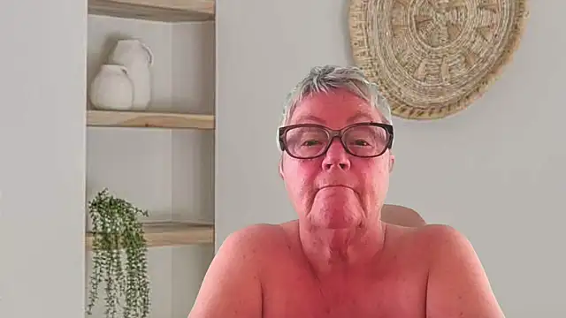 GrannyChrissy68 online show from 06/08/26, 10:10