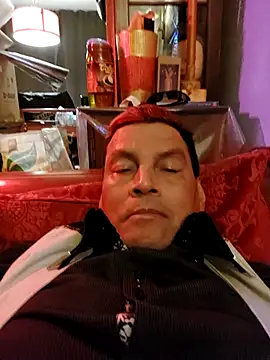 Snapshot of gayphotograper chatting on 12/20/25, 09:22 gayphotograper online show from 12/20/25, 09:22