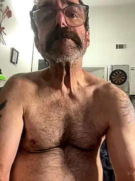 Snapshot of Trainee2Bpeed chatting on 10/28/25, 07:45 Trainee2Bpeed online show from 10/28/25, 07:45