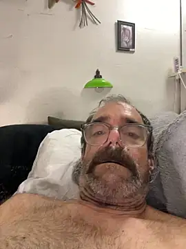 Snapshot of Trainee2Bpeed chatting on 10/29/25, 10:39 Trainee2Bpeed online show from 10/29/25, 10:39