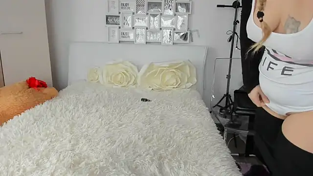 sweetemy4u online show from 12/27/24, 11:50