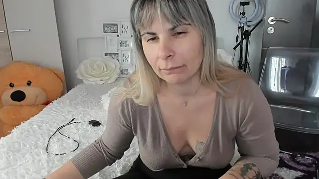 sweetemy4u online show from 11/18/25, 10:09