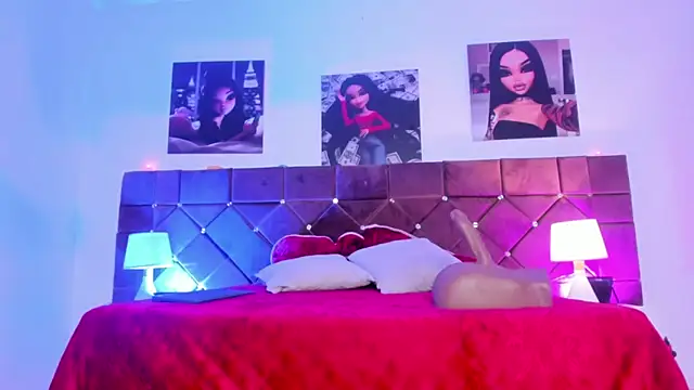 Snapshot of Ariana_lopezz chatting on 02/15/25, 12:54 Ariana lopezz online show from 02/15/25, 12:54