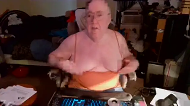 Snapshot of Toastir chatting on 02/06/26, 10:24 Toastir online show from 02/06/26, 10:24