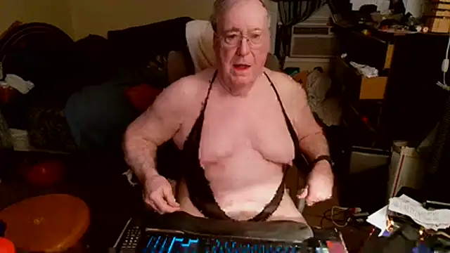 Snapshot of Toastir chatting on 02/16/26, 01:57 Toastir online show from 02/16/26, 01:57