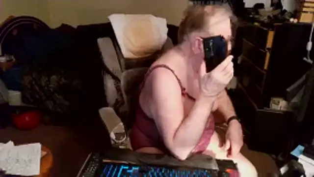 Snapshot of Toastir chatting on 03/26/26, 12:55 Toastir online show from 03/26/26, 12:55