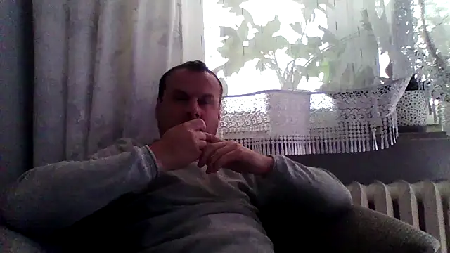 Snapshot of grzes19763 chatting on 06/12/26, 09:08 grzes19763 online show from 06/12/26, 09:08