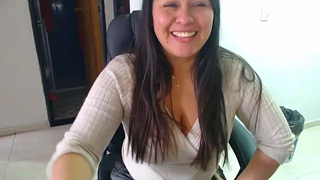 Ixchel Anaid online show from 10/17/25, 05:15