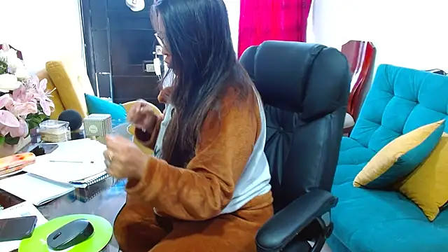 Ixchel Anaid online show from 11/13/25, 12:26