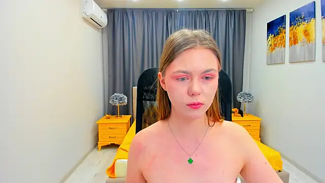 Snapshot of Strawberrye chatting on 01/25/25, 09:36 Strawberrye online show from 01/25/25, 09:36