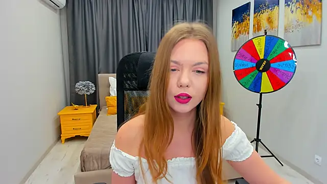 Snapshot of Strawberrye chatting on 02/05/25, 03:34 Strawberrye online show from 02/05/25, 03:34