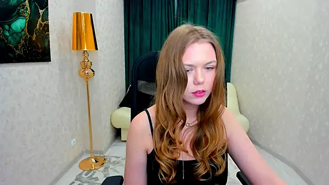 Snapshot of Strawberrye chatting on 02/07/25, 09:47 Strawberrye online show from 02/07/25, 09:47