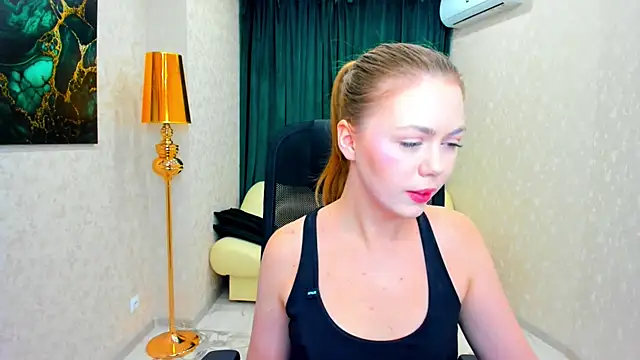 Snapshot of Strawberrye chatting on 02/10/25, 06:31 Strawberrye online show from 02/10/25, 06:31