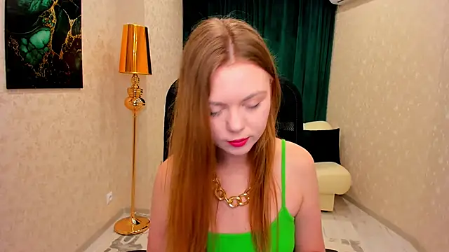 Snapshot of Strawberrye chatting on 02/12/25, 03:40 Strawberrye online show from 02/12/25, 03:40