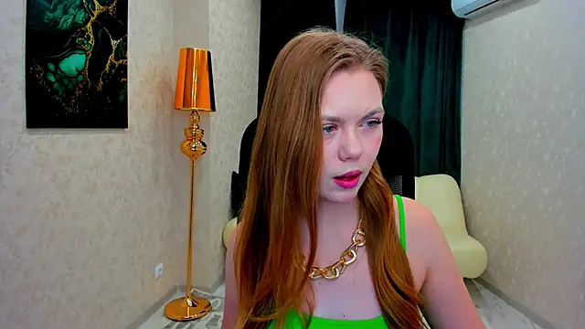 Snapshot of Strawberrye chatting on 02/19/25, 03:50 Strawberrye online show from 02/19/25, 03:50